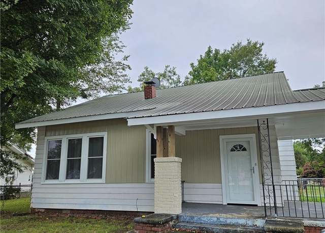 Property at 238 Broad St, Lexington, NC 27295, 3 beds, 2 baths