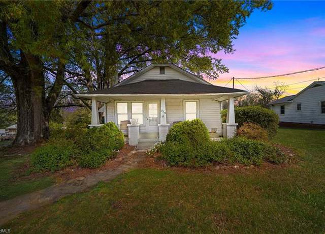 Property at 313 E King St, King, NC 27021, 3 beds, 1 bath