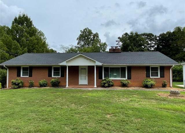 Property at 2733 Knob Hill Dr, Clemmons, NC 27012, 3 beds, 2 baths