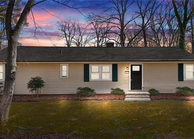 Property at 1129 Willowbrook Dr, Burlington, NC 27215, 3 beds, 2.5 baths