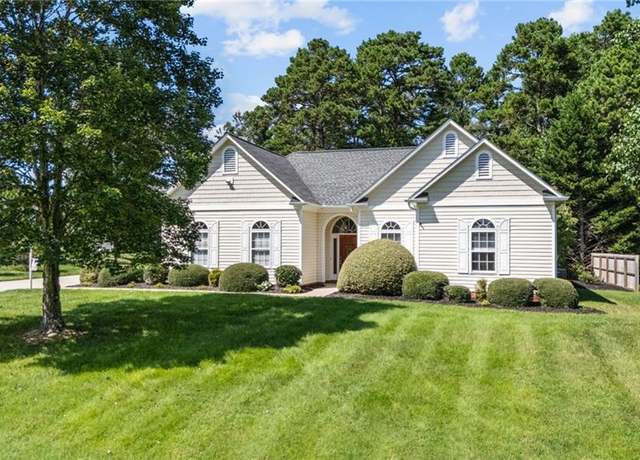 Property at 285 Reedy Creek Ct, Lexington, NC 27295, 3 beds, 2 baths