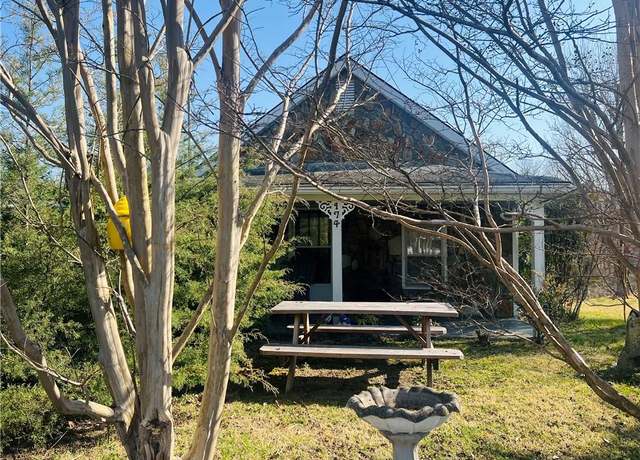 Property at 174 Fairview Dr, Mount Airy, NC 27030, 2 beds, 1 bath