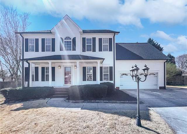 Property at 3604 Oak Field Ct, High Point, NC 27265, 4 beds, 2.5 baths