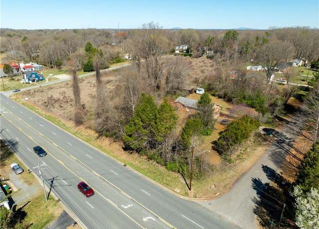 Property at 4300 Lisa Dr, Winston-salem, NC 27103, 3 beds, 2 baths
