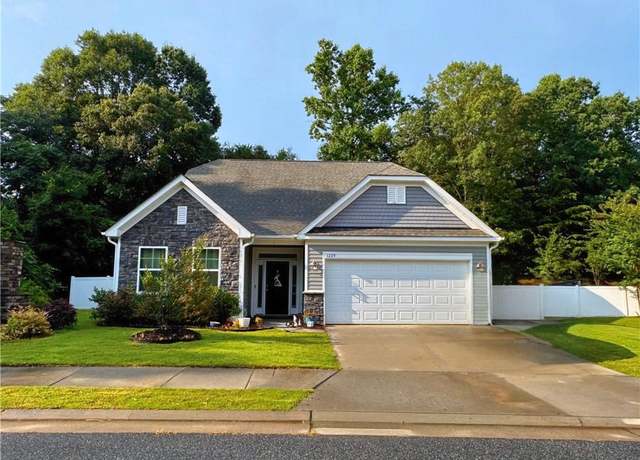 Property at 1229 Royal Coach Trl, Kernersville, NC 27284, 4 beds, 3 baths