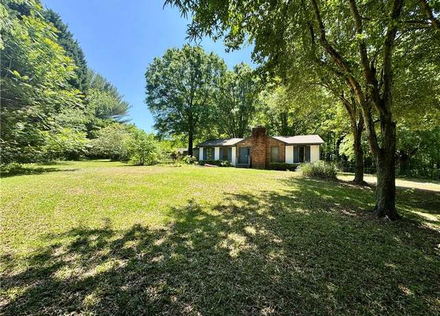 Property at 2795 Mollie Ln, Winston-salem, NC 27107, 3 beds, 2 baths
