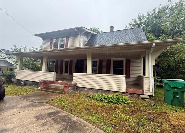 Property at 302 Louise Ave, High Point, NC 27262, 4 beds, 3.5 baths