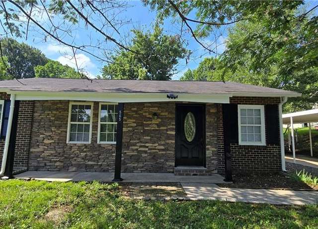 Property at 505 Clark Ave, Greensboro, NC 27406, 3 beds, 1.5 baths