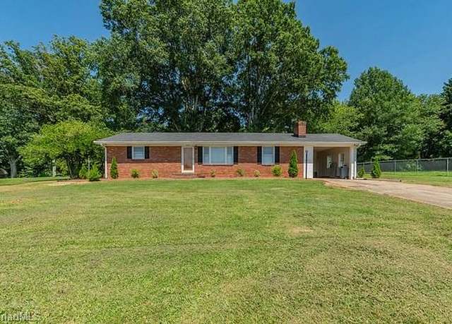 Property at 3035 Plantation Rd, Winston-salem, NC 27105, 3 beds, 1.5 baths