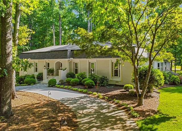 Property at 4506 Oakcliffe Rd, Greensboro, NC 27406, 3 beds, 2.5 baths