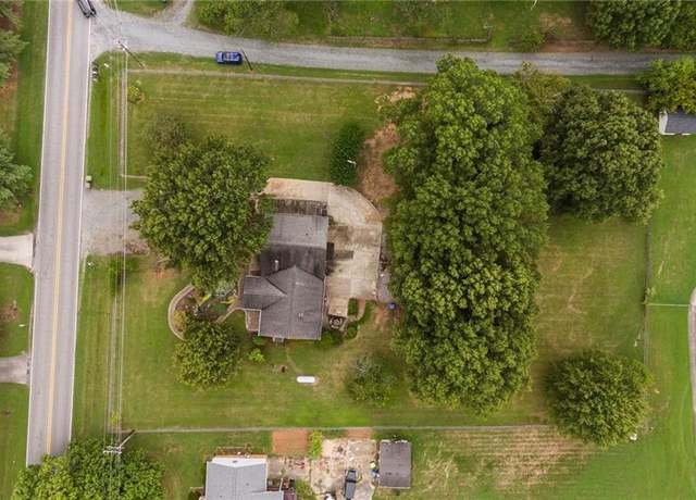 Property at 525 David Smith Rd, Winston-salem, NC 27127, 3 beds, 3 baths