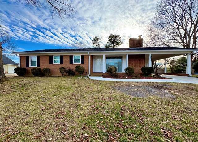 Property at 1604 E Fairfield Dr, Mount Airy, NC 27030, 3 beds, 2 baths