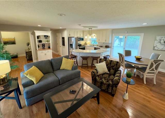 Property at 1604 E Fairfield Dr, Mount Airy, NC 27030, 3 beds, 2 baths