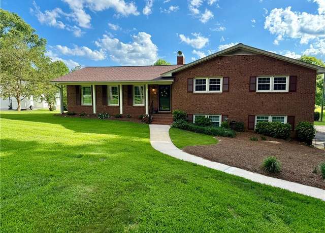 Property at 620 Cardinal Dr, Lexington, NC 27292, 3 beds, 2 baths