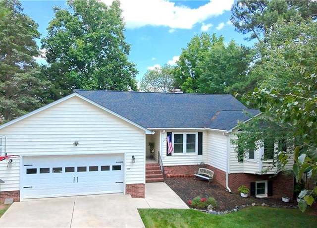 Property at 940 Huntington Run Ln, Kernersville, NC 27284, 3 beds, 2 baths