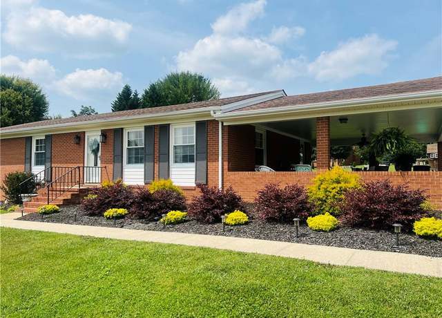 Property at 216 E Devon Dr, Mount Airy, NC 27030, 4 beds, 3 baths