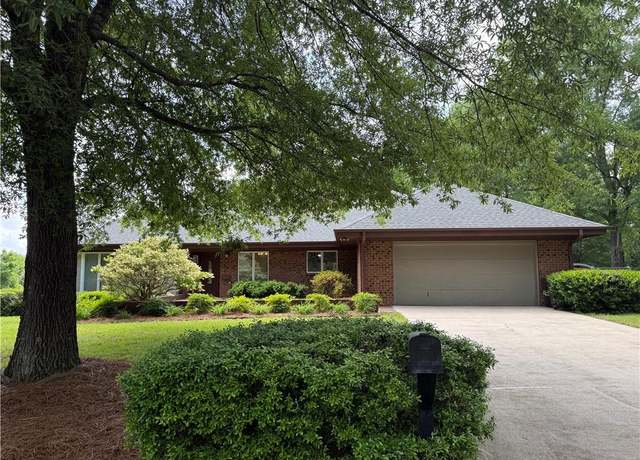 Property at 1223 Gatehouse Rd, High Point, NC 27262, 3 beds, 2.5 baths
