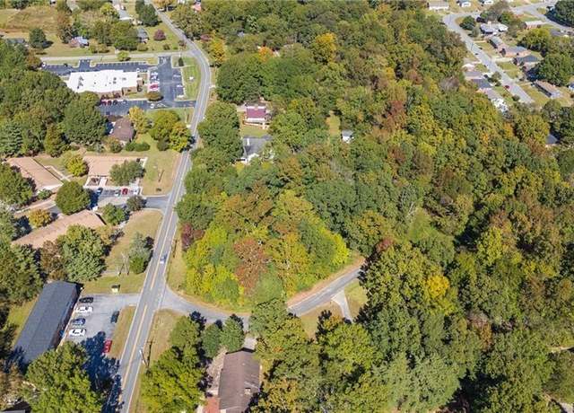Property at 302 Pineywood Rd, Thomasville, NC 27360