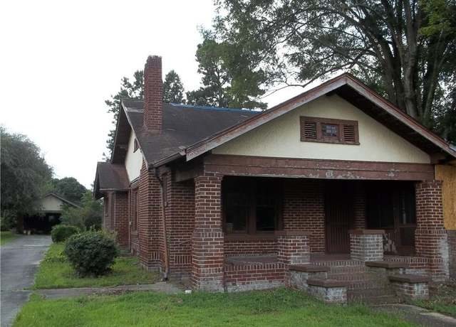 Property at 415 Main St, Thomasville, NC 27360, 4 beds, 2 baths