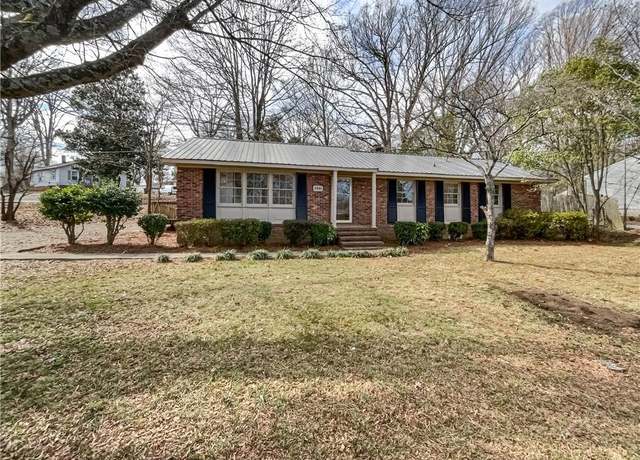 Property at 2901 Martinsville Rd, Greensboro, NC 27408, 3 beds, 3 baths