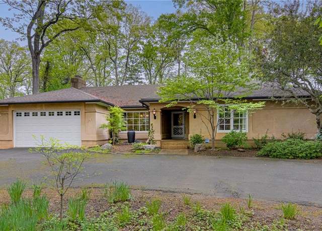 Property at 2555 Country Club Rd, Winston-salem, NC 27104, 4 beds, 3.5 baths