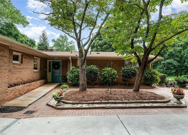 Property at 621 Quarterstaff Rd, Winston-salem, NC 27104, 4 beds, 2.5 baths