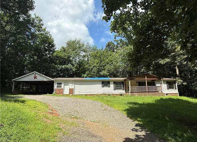 Property at 2660 Shiloh Dr, Winston-salem, NC 27106, 3 beds, 2 baths