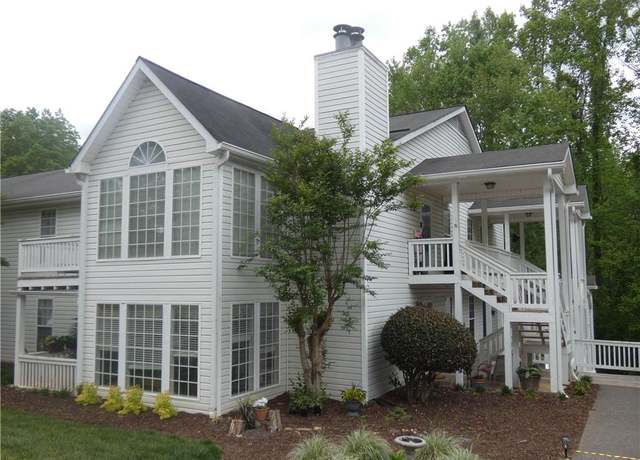Property at 640 Balfour Rd, Winston-salem, NC 27104, 2 beds, 2 baths