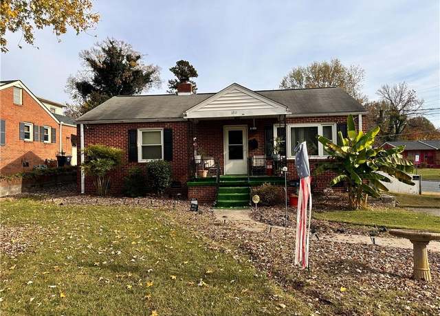 Property at 1811 S Benbow Rd, Greensboro, NC 27406, 3 beds, 1 bath