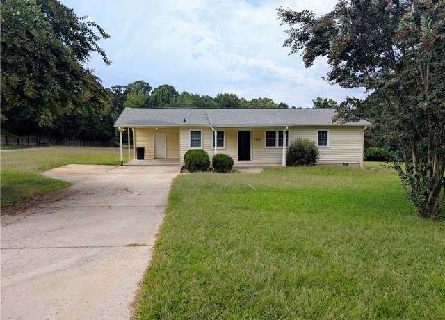Property at 5335 Roburton Rd, Kernersville, NC 27284, 3 beds, 1.5 baths