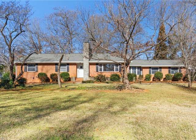 Property at 125 Marian Ln, Winston-salem, NC 27104, 3 beds, 2 baths