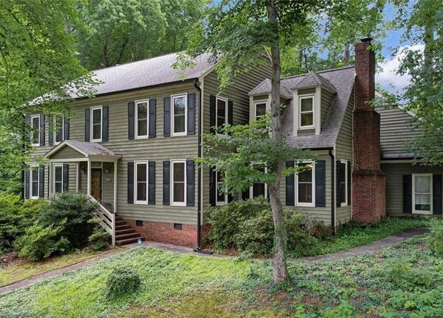 Property at 6400 Muirfield Dr, Greensboro, NC 27410, 4 beds, 3.5 baths