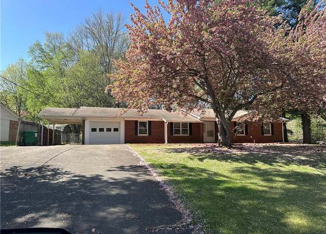 Property at 112 Hickory Ln, King, NC 27021, 3 beds, 2 baths