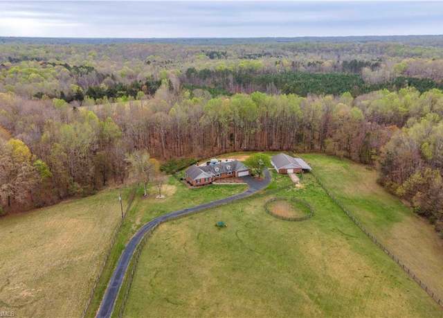 Property at 7990 Styers Ferry Rd, Clemmons, NC 27012, 3 beds, 2.5 baths