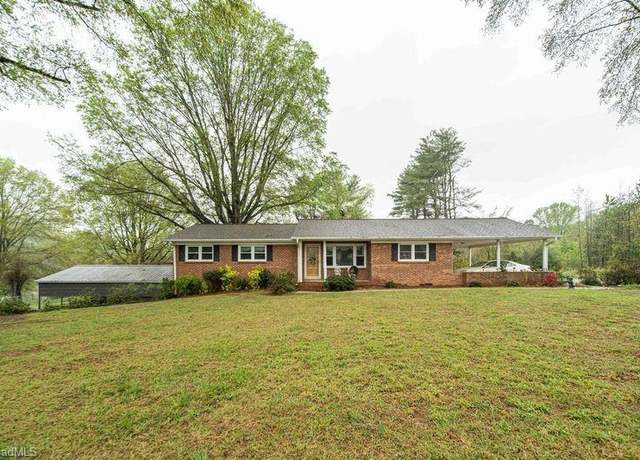 Property at 824 Twin Creek Rd, Kernersville, NC 27284, 3 beds, 2 baths