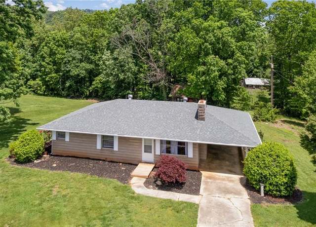 Property at 3125 Ymca Camp Rd, King, NC 27021, 3 beds, 2 baths