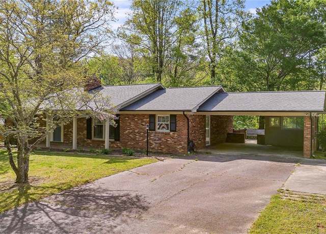 Property at 500 Brookwood Acres Dr, North Wilkesboro, NC 28659, 3 beds, 3 baths