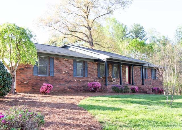 Property at 159 Evans Ln, Wilkesboro, NC 28697, 3 beds, 2.5 baths