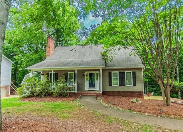 Property at 1721 Abbottsford Dr, Kernersville, NC 27284, 3 beds, 2 baths