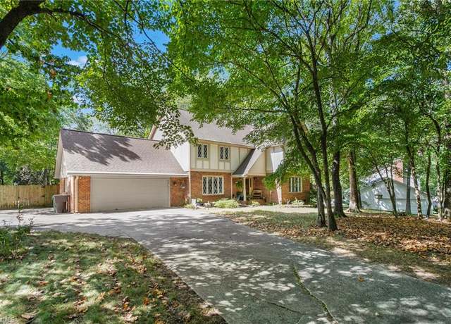 Property at 1902 San Fernando Dr, High Point, NC 27265, 4 beds, 3 baths
