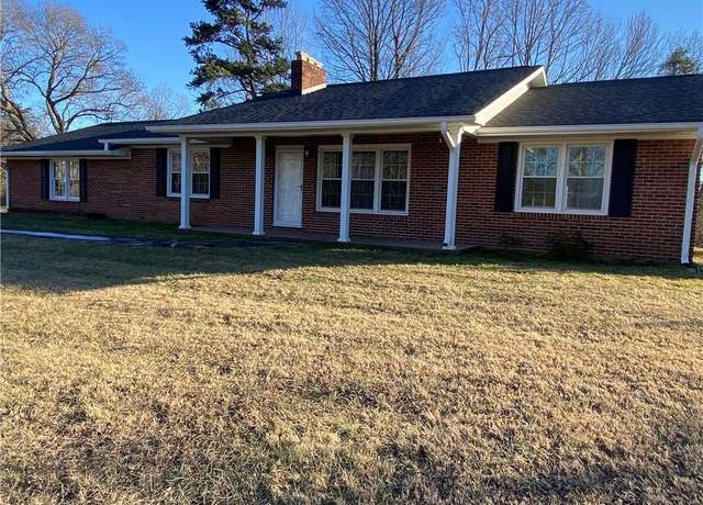 Property at 1520 Edgewood Dr, Mount Airy, NC 27030, 3 beds, 2.5 baths