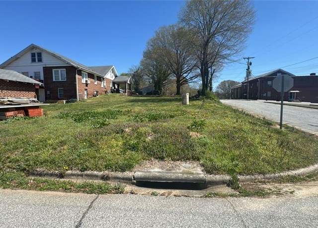 Property at 514 Twin Oak Ct, High Point, NC 27260