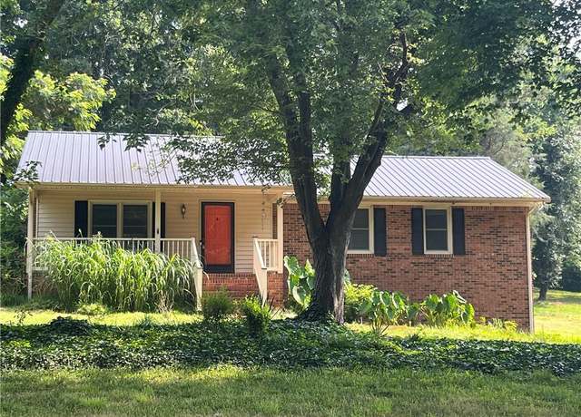 Property at 7 Dora Ln, Lexington, NC 27292, 3 beds, 2 baths