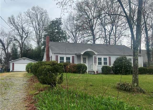 Property at 3833 Green Point Dr, Greensboro, NC 27407, 3 beds, 2 baths