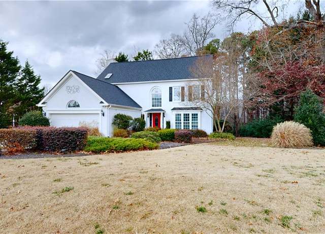 Property at 5500 Old Fox Trl, Greensboro, NC 27407, 4 beds, 2.5 baths