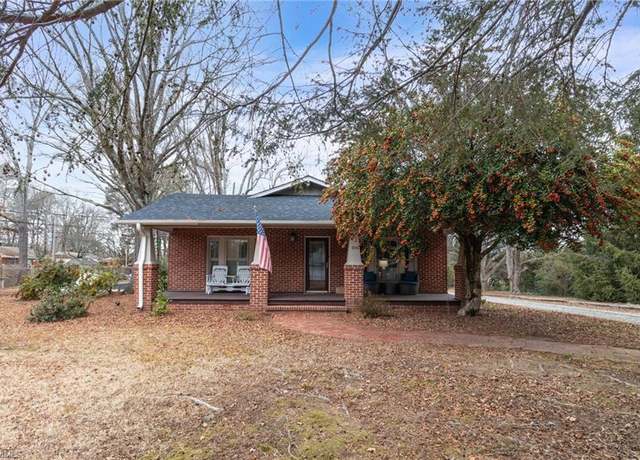 Property at 106 Brinkley Pl, High Point, NC 27265, 3 beds, 2 baths