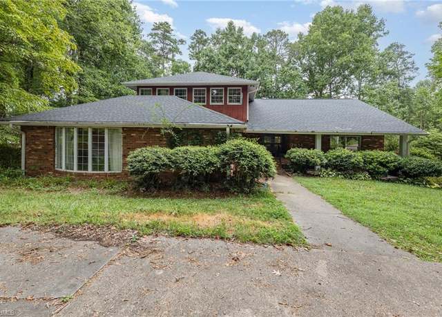 Property at 2651 Wallingford Rd, Winston-salem, NC 27101, 4 beds, 4.5 baths