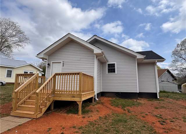 Property at 708 1st Rainbow St, Lexington, NC 27295, 2 beds, 1 bath
