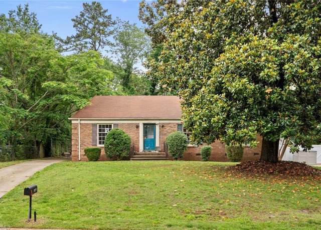 Property at 105 Flintfield Dr, Winston-salem, NC 27103, 4 beds, 2 baths