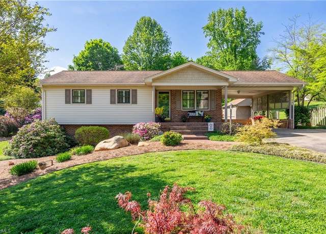 Property at 104 East St, Jonesville, NC 28642, 4 beds, 1.5 baths